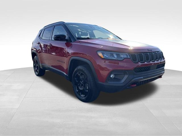 Photo of 2023 Redline Pearlcoat Jeep Compass