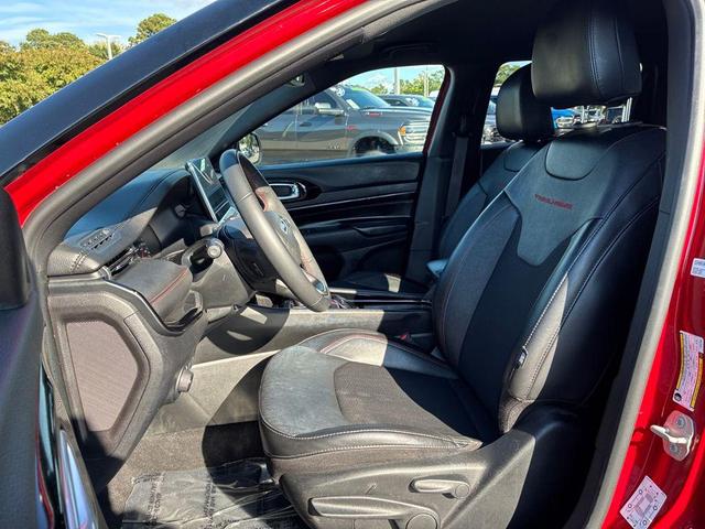 Photo of 2023 Redline Pearlcoat Jeep Compass