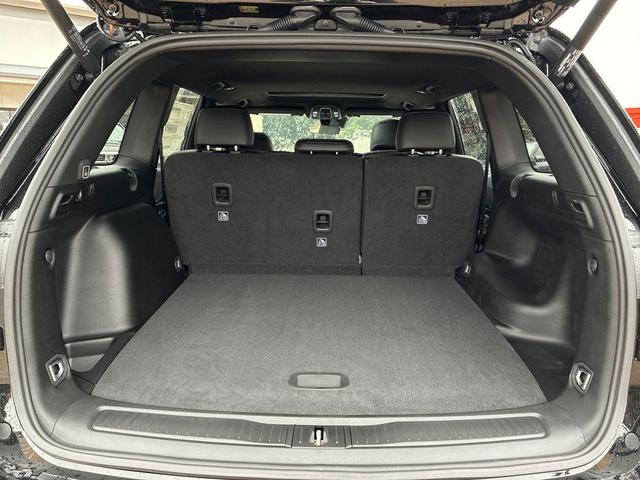 Photo of 2025 Diamond Black Crystal Pearlcoat Jeep Grand Cherokee