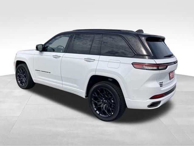 Photo of 2025 Bright White Clearcoat Jeep Grand Cherokee