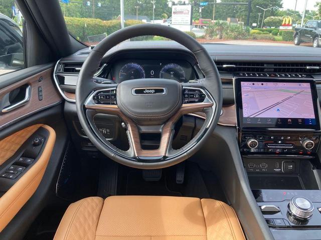 Photo of 2025 Bright White Clearcoat Jeep Grand Cherokee