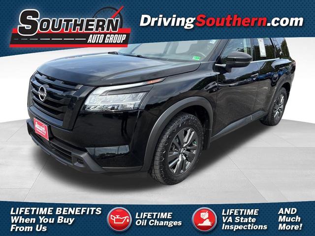 Photo of 2022 Super Black Nissan Pathfinder