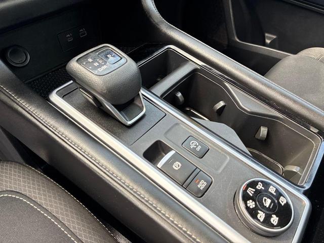 Photo of 2022 Super Black Nissan Pathfinder