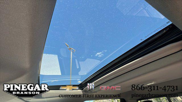 Photo of 2023 White Frost Tricoat GMC Sierra 1500