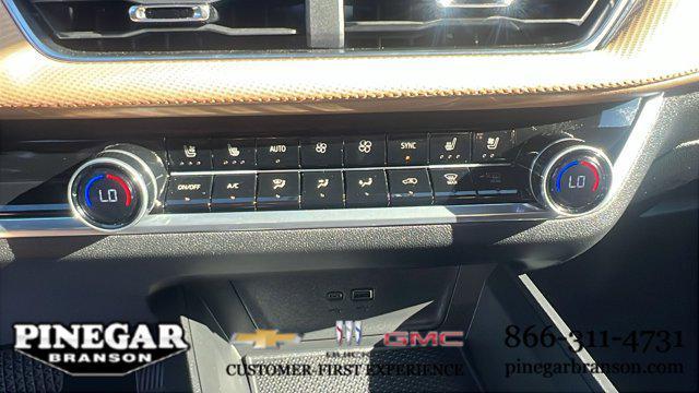 Photo of 2025 Iridescent Pearl Tricoat Chevrolet Equinox