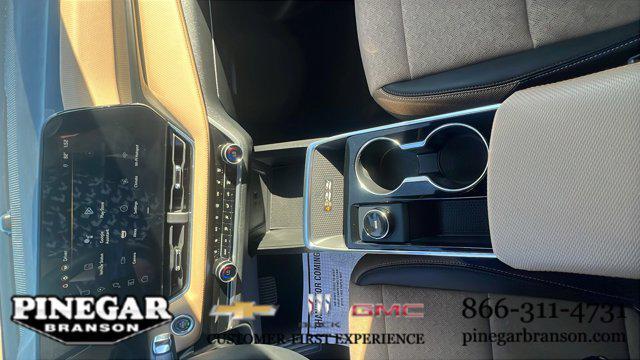 Photo of 2025 Iridescent Pearl Tricoat Chevrolet Equinox
