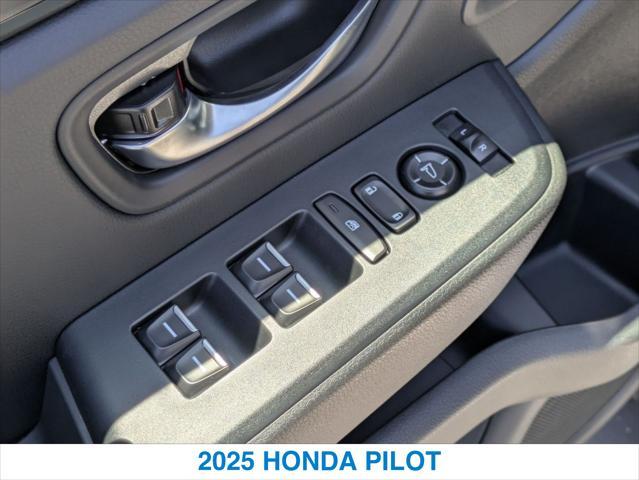 Photo of 2025 Platinum White Pearl Honda Pilot