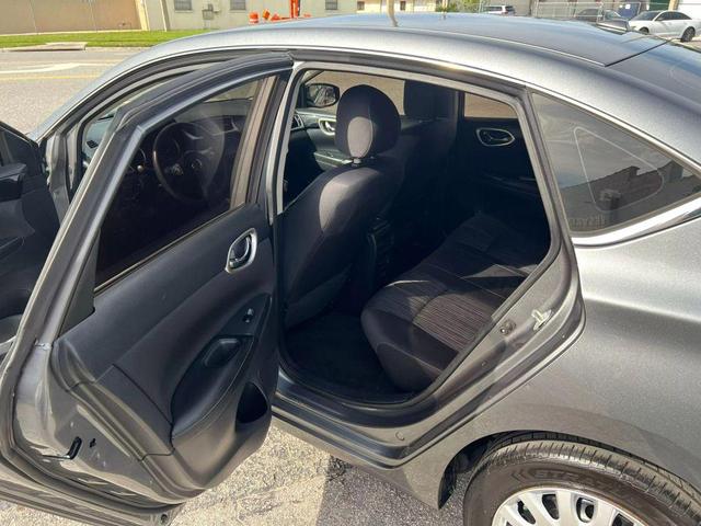 Photo of 2018 Gun Metallic Nissan Sentra