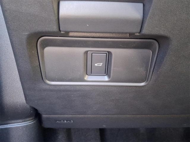 Photo of 2025 Santorini Black Metallic Land Rover Discovery Sport