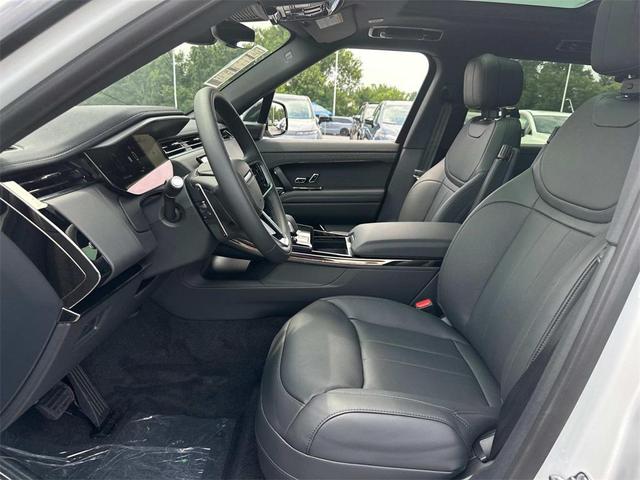 Photo of 2025 White Land Rover Range Rover Sport