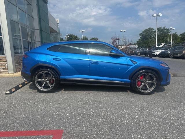 Photo of 2019 Blu Eleos Metallic Lamborghini Urus