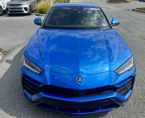 Photo of 2019 Blu Eleos Metallic Lamborghini Urus