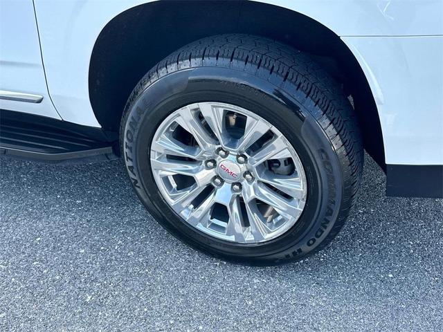 Photo of 2024 Summit White GMC Yukon XL