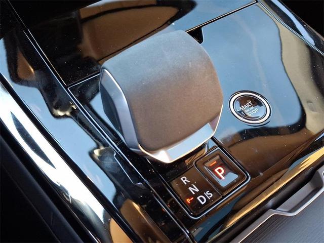 Photo of 2025 Fuji White Land Rover Range Rover Sport