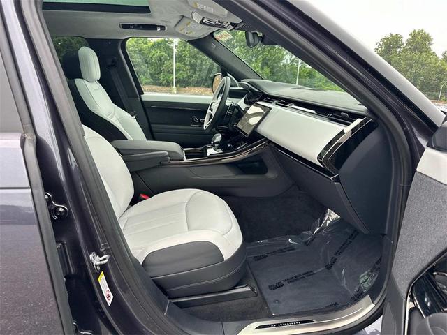 Photo of 2025 Gray Land Rover Range Rover Sport