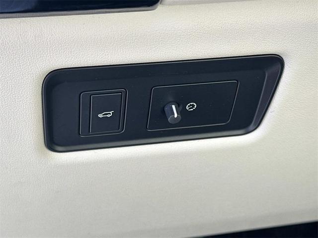 Photo of 2021 Gray Land Rover Range Rover