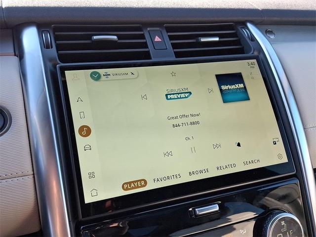 Photo of 2023 Silicon Silver Premium Metallic Land Rover Discovery