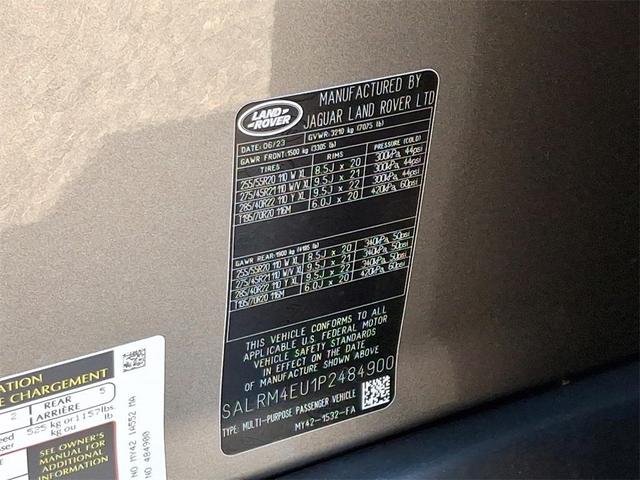 Photo of 2023 Silicon Silver Premium Metallic Land Rover Discovery