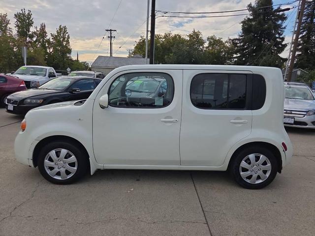 Photo of 2010 White Pearl Nissan Cube