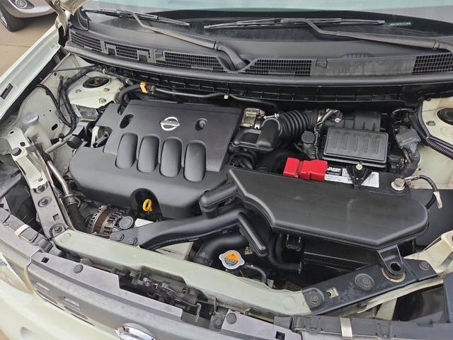 Photo of 2010 White Pearl Nissan Cube