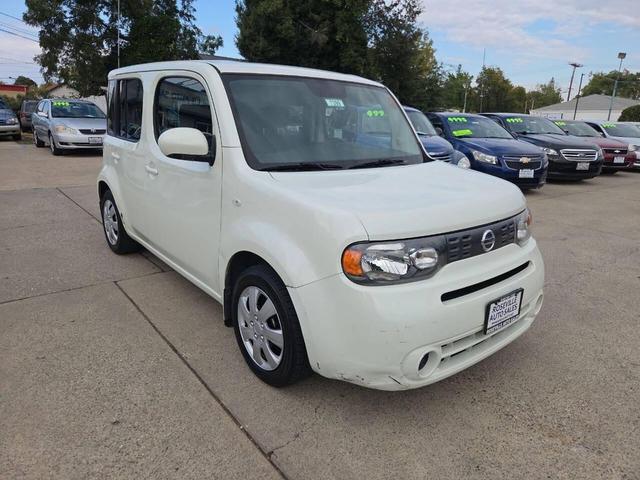 Photo of 2010 White Pearl Nissan Cube