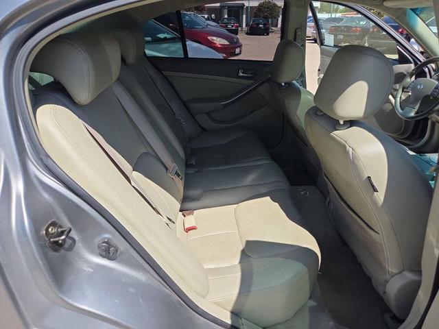 Photo of 2004 Gray INFINITI G35