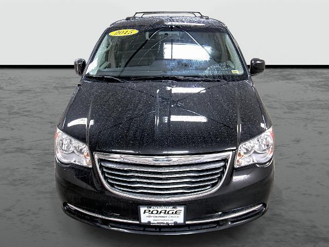 Photo of 2015 Brilliant Black Crystal Pearlcoat Chrysler Town & Country