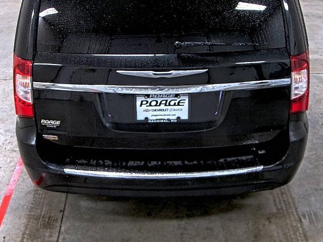 Photo of 2015 Brilliant Black Crystal Pearlcoat Chrysler Town & Country