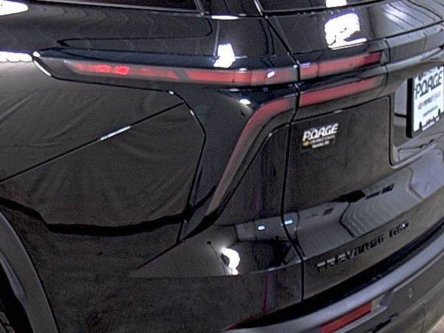 Photo of 2025 Mosaic Black Metallic Chevrolet Traverse