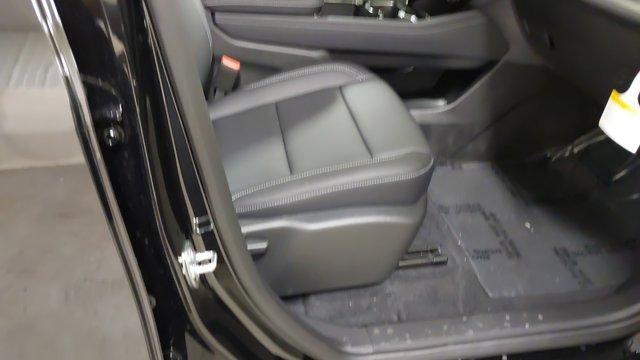 Photo of 2025 Mosaic Black Metallic Chevrolet Traverse