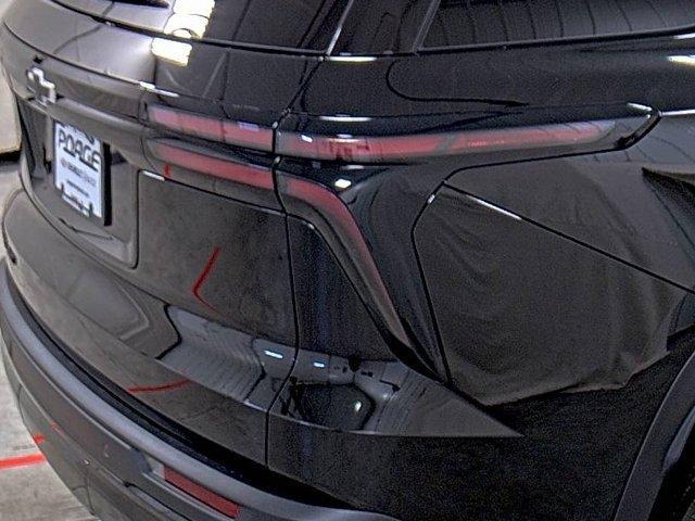 Photo of 2025 Mosaic Black Metallic Chevrolet Traverse