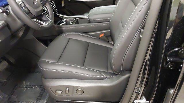 Photo of 2025 Mosaic Black Metallic Chevrolet Traverse
