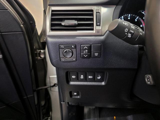 Photo of 2023 Atomic Silver Lexus GX 460
