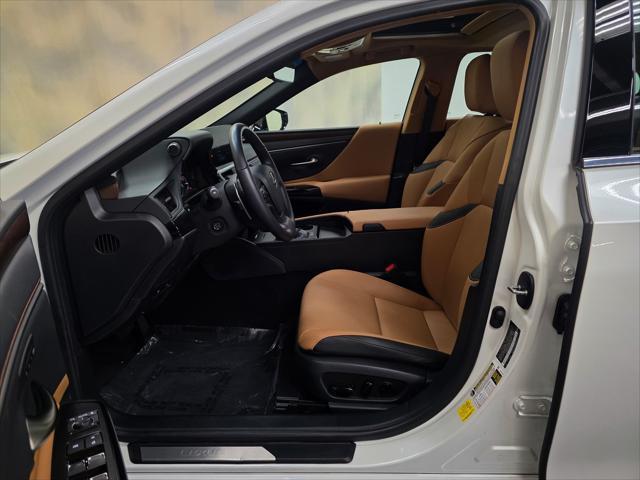 Photo of 2024 Eminent White Pearl Lexus ES 350