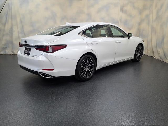 Photo of 2024 Eminent White Pearl Lexus ES 350