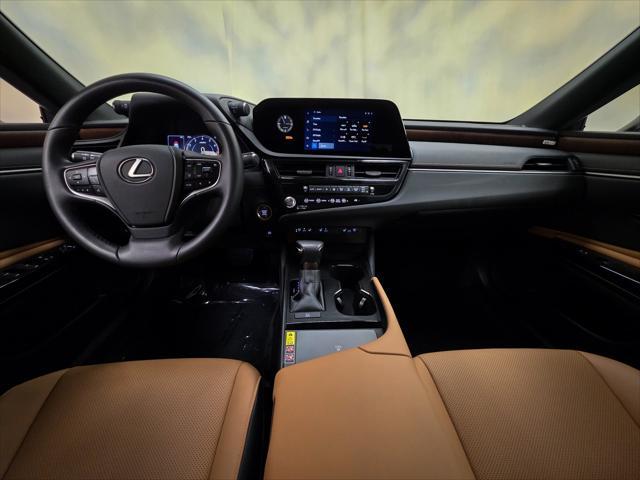 Photo of 2024 Eminent White Pearl Lexus ES 350