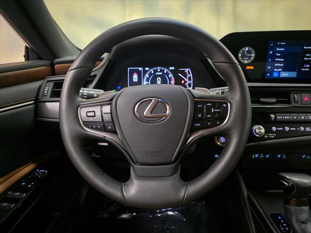 Photo of 2024 Eminent White Pearl Lexus ES 350