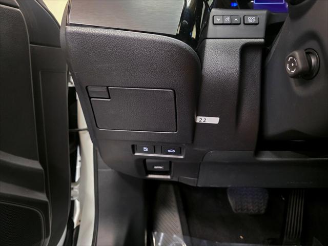 Photo of 2024 Eminent White Pearl Lexus ES 350