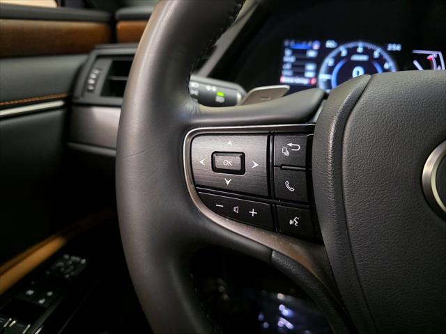 Photo of 2024 Eminent White Pearl Lexus ES 350
