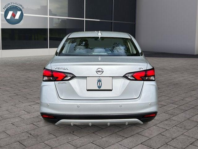 Photo of 2021 Brilliant Silver Metallic Nissan Versa