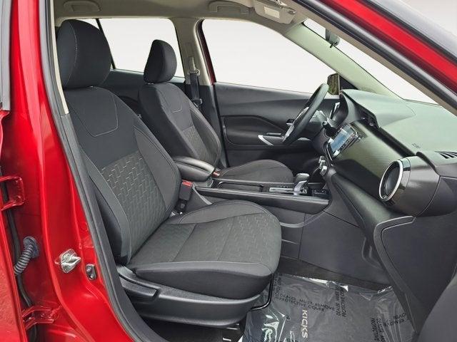 Photo of 2024 Scarlet Ember Nissan Kicks