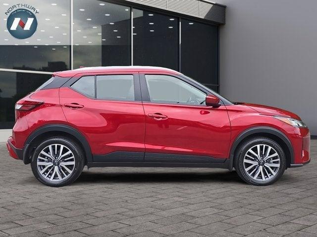 Photo of 2024 Scarlet Ember Nissan Kicks
