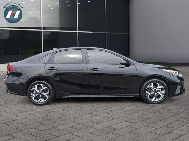 Photo of 2022 Aurora Black Kia Forte