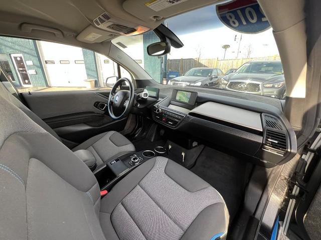 Photo of 2018 Capparis White w/BMW i Frozen Blue Accent BMW i3