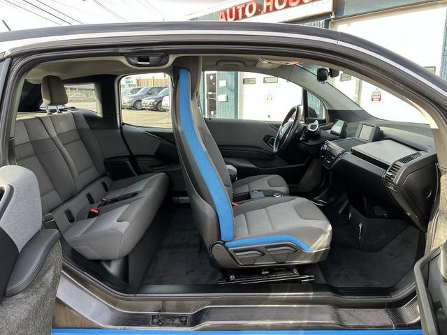 Photo of 2018 Capparis White w/BMW i Frozen Blue Accent BMW i3