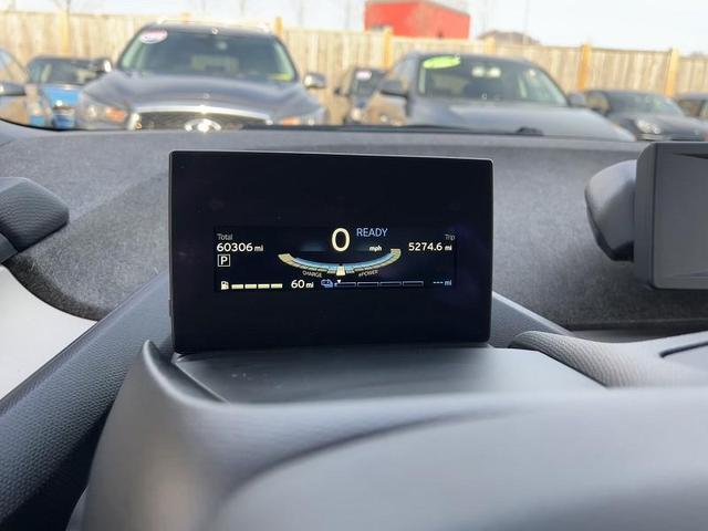 Photo of 2018 Capparis White w/BMW i Frozen Blue Accent BMW i3