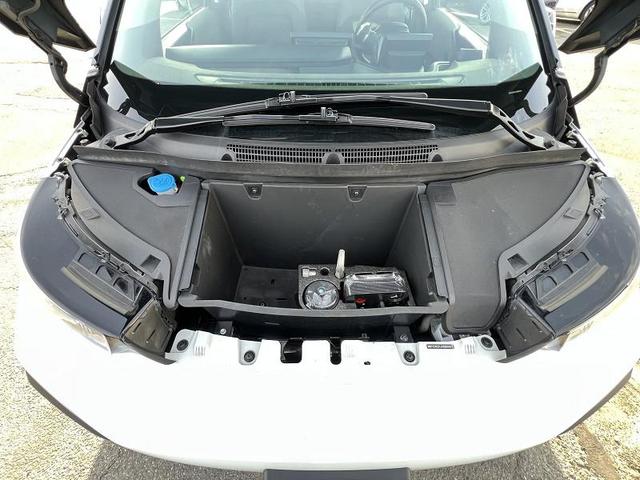 Photo of 2018 Capparis White w/BMW i Frozen Blue Accent BMW i3