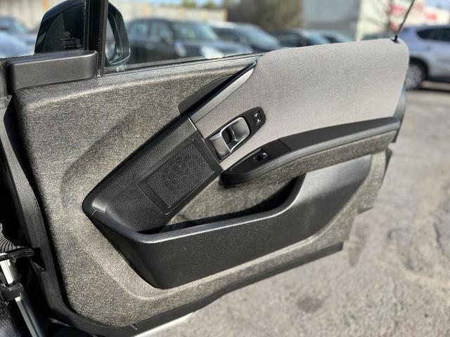 Photo of 2018 Capparis White w/BMW i Frozen Blue Accent BMW i3