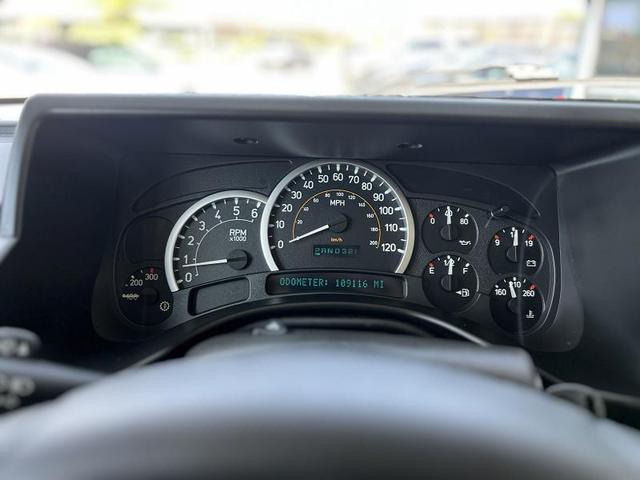 Photo of 2005 White Hummer H2