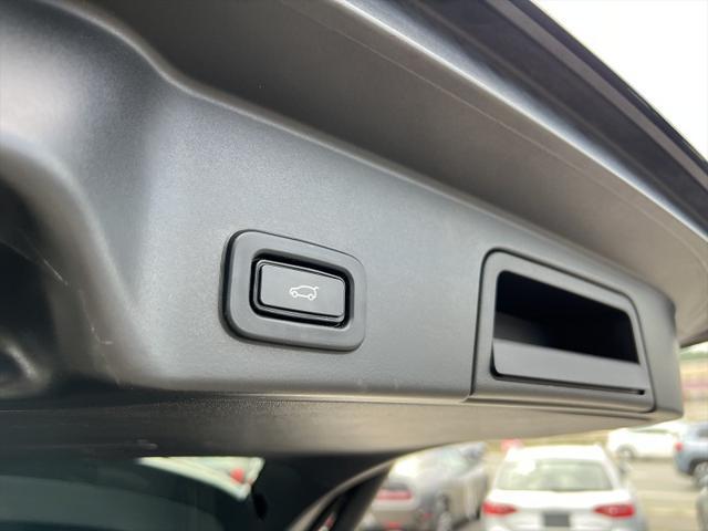 Photo of 2020 BLACK Land Rover Range Rover Evoque